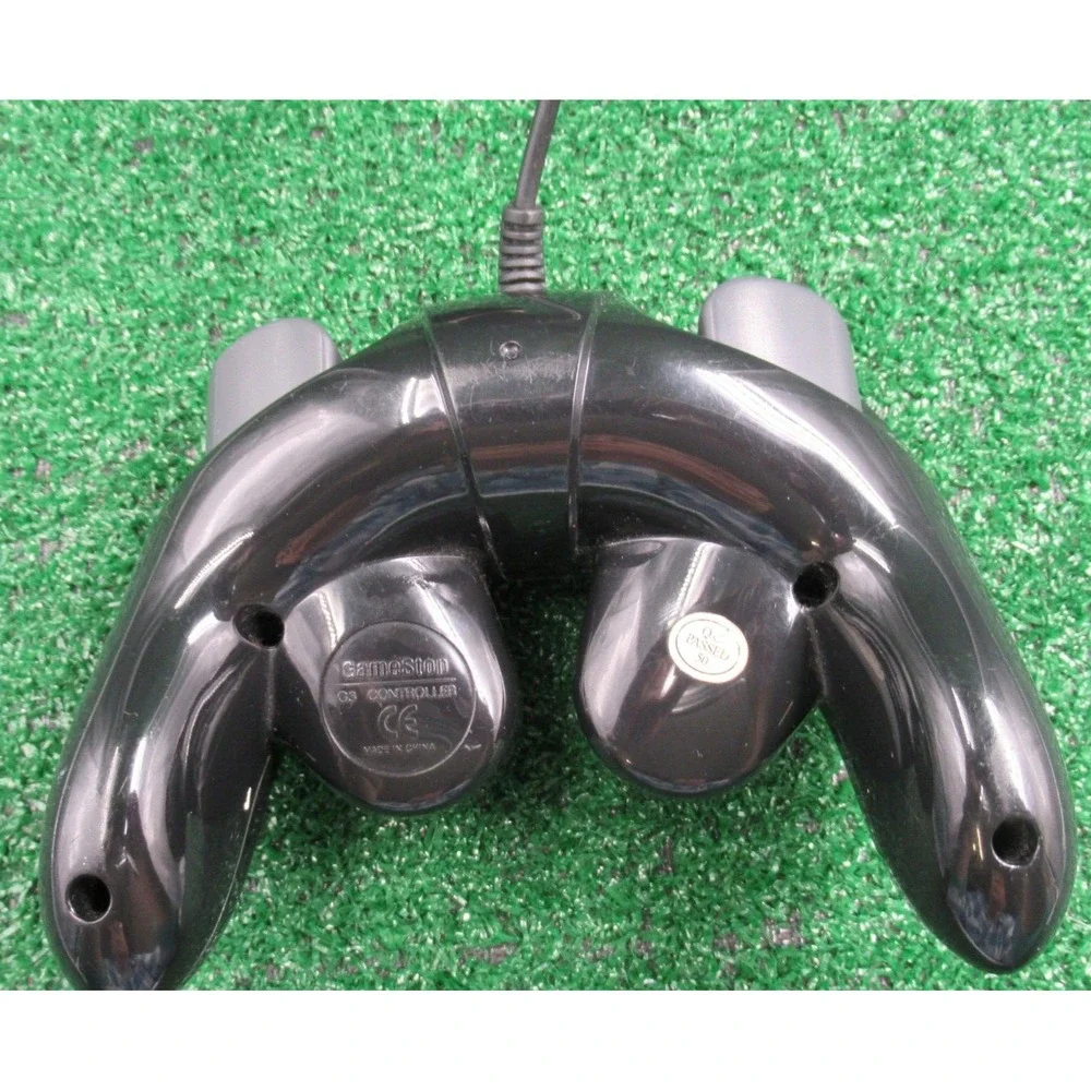 Nintendo GameCube GameStop Wired Black‎ GamePad Controller Black